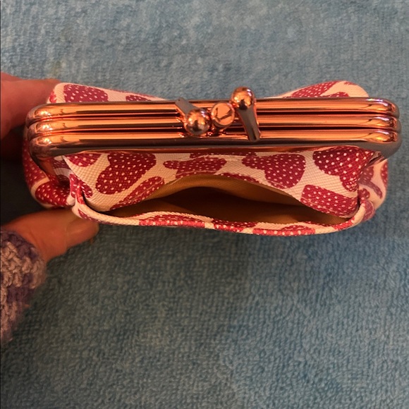 Heart Patterned Coin Purse - Picture 4 of 5